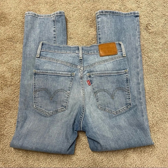Levi's Premium Milehigh Crop Flare Jean size 25 Light wash- Late To The Game - Picture 8 of 12
